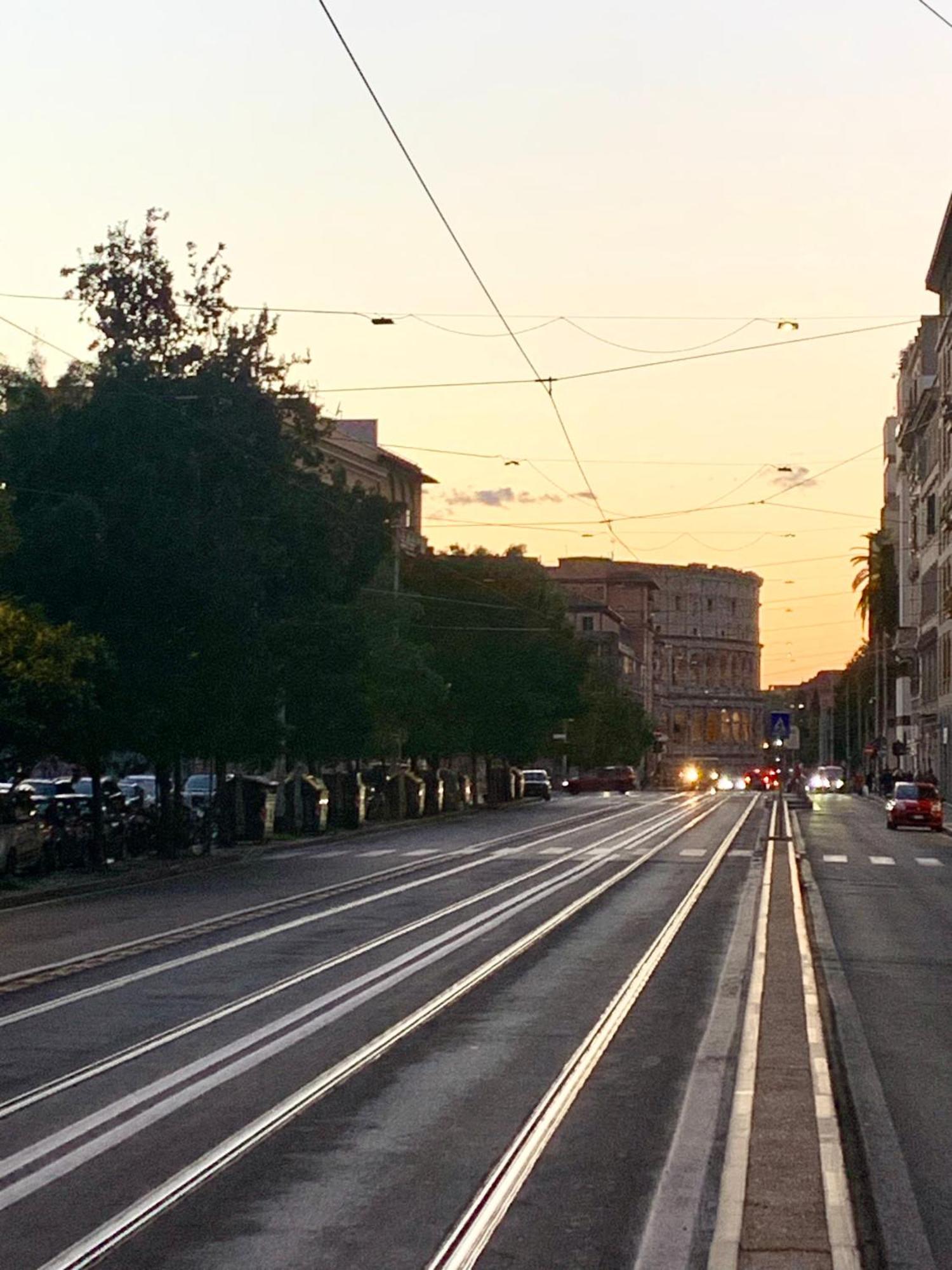 A Due Passi Dal Colosseo